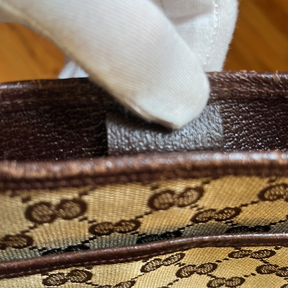 Gucci Crossbody Pouch - Picture 7 of 16